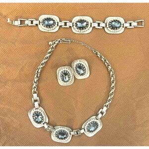 Vintage Gold Tone Blue Glass Pearl Jewelry Set Necklace Bracelet Clip Earrings